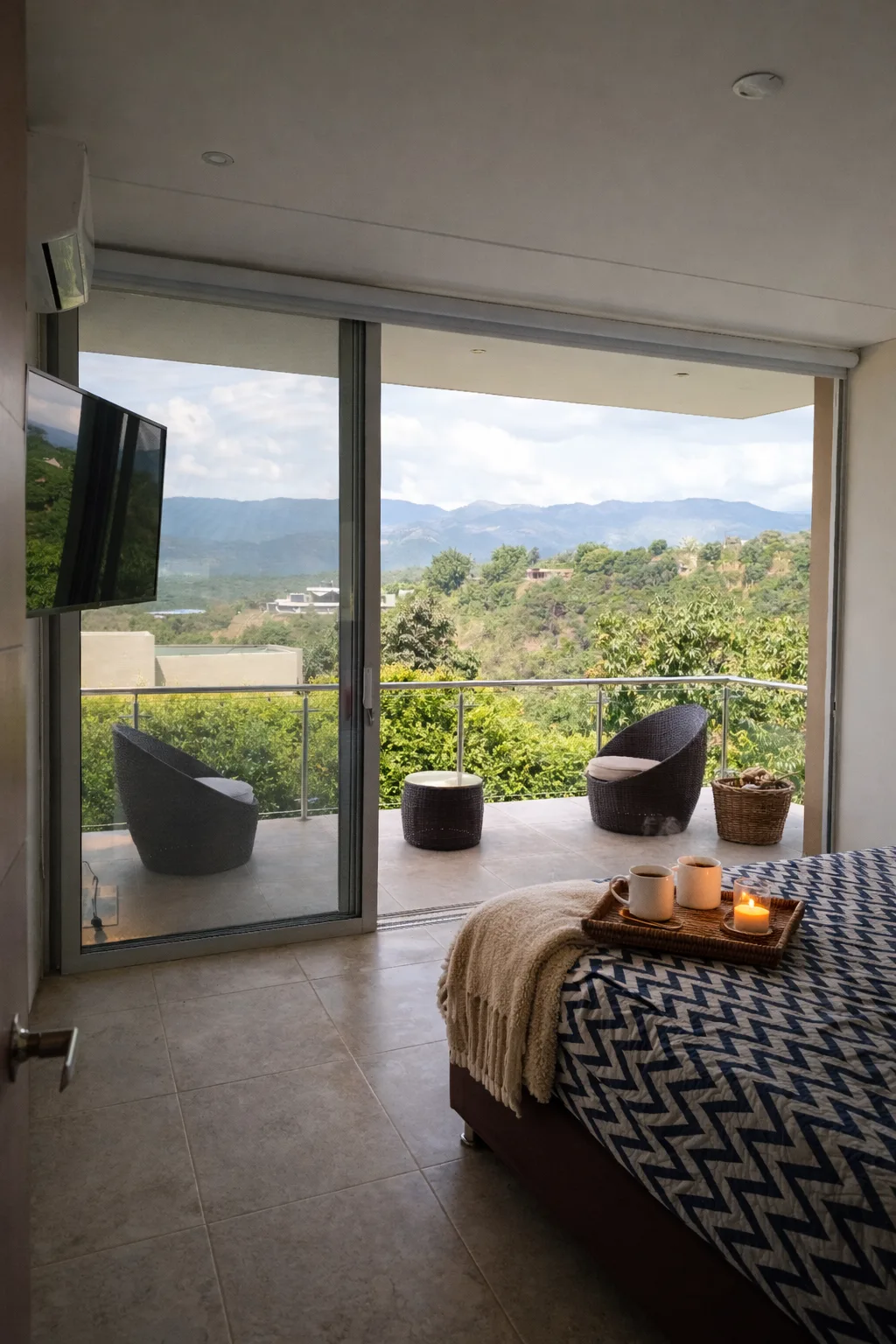 Habitación con vista a las montañas